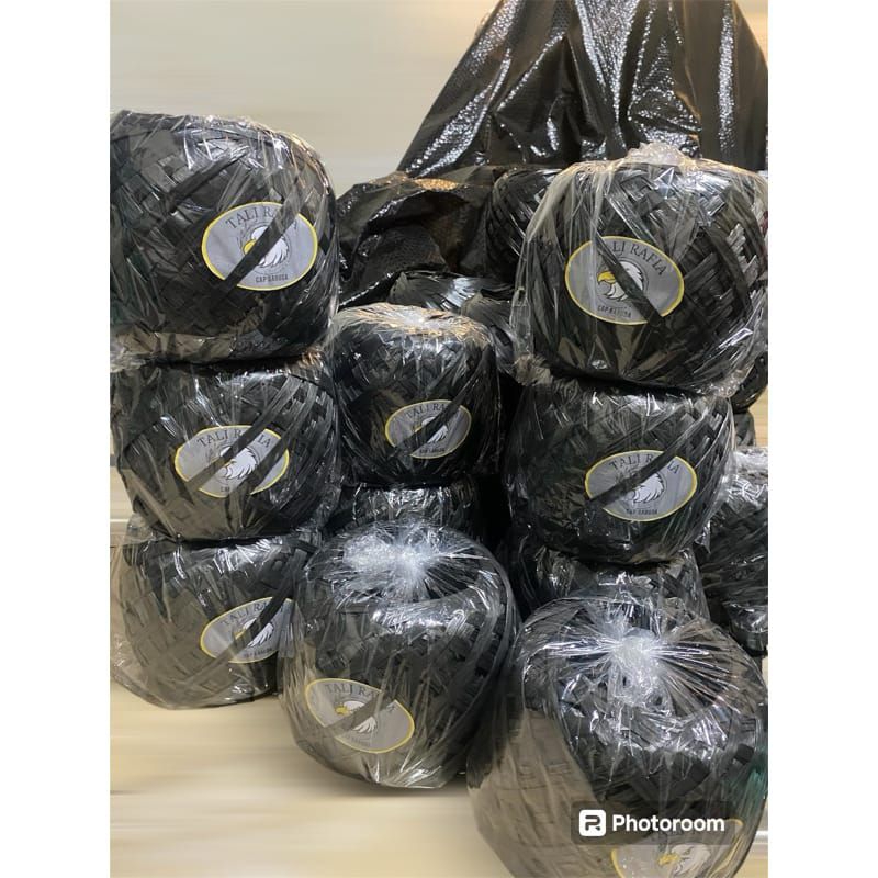 

Tali rafia 500 gr hitam cap garuda|Tali Plastik Hitam 1/2 kg kuat | murah