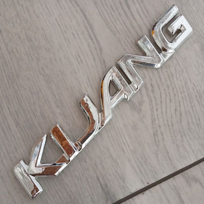 Emblem Kijang kapsul samping