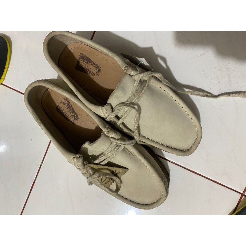 * Clarks Wallabee Purple Suede* Size : 4,5D / 39-40 ( 24,5cm )