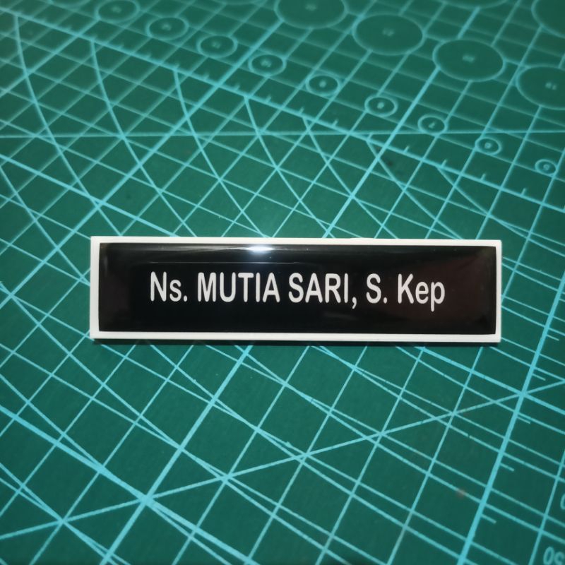 

nama dada akrilik / nametag resin / nametag magnet / nama dada guru / nametag peniti