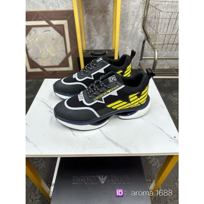Sepatu olahraga ARMANI dan sepatu biasa