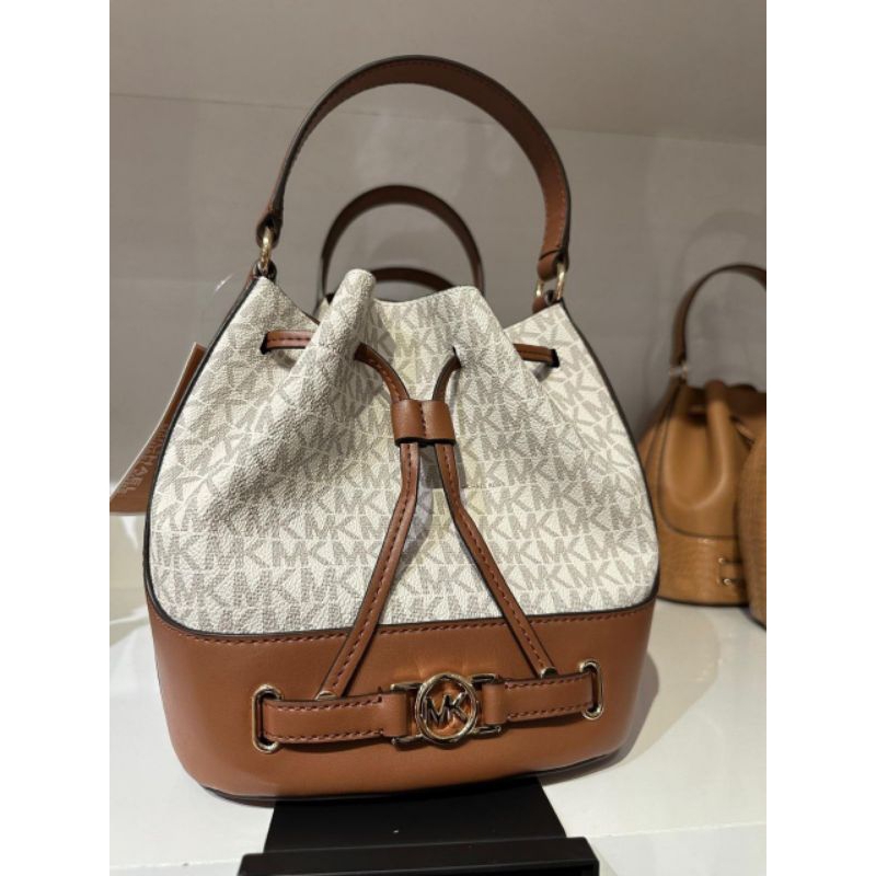 PO ‼️ MK REED BUCKET SIGNATURE VANILLA