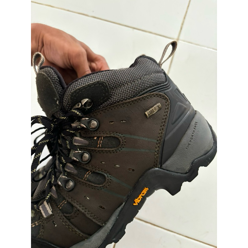 sepatu TNF Accord goretex