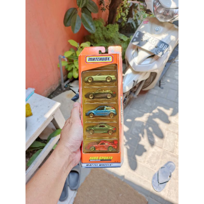 Diecast MatchBox Euro Sports 5 Pack Gift Set Exclusive Cars 1999 Jaguar XK8, Porsche 911 Carrera Cab