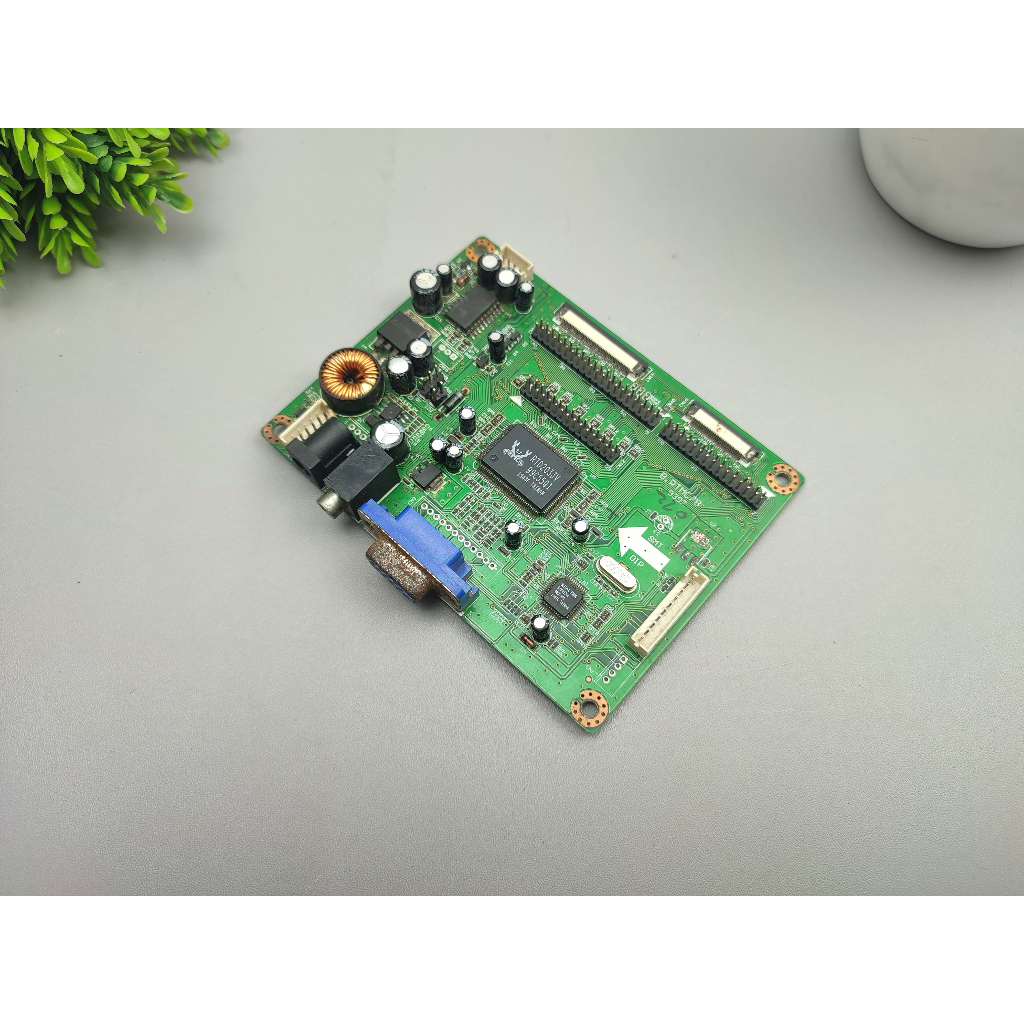 ET69 VGM-UN-1 BOARD LCD VGA MONITOR B RTMC7B 9397 RTD2033V