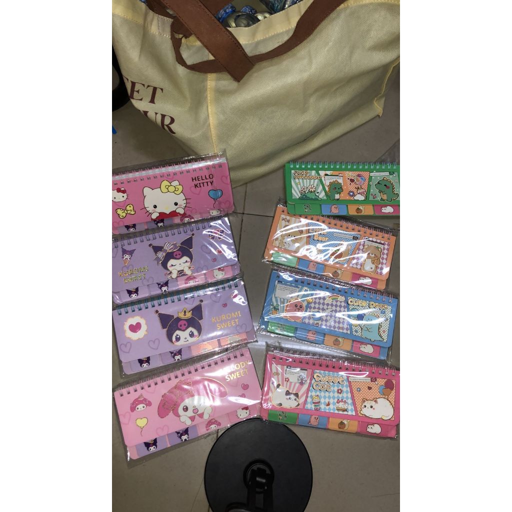 

buku schecule harian weekly planning isi kurang lebih 55 lembar ukuran 8.2 x 172 cm sanrio kuromi / dino & friend