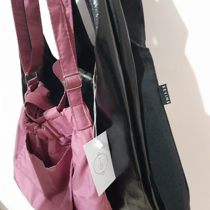 [NEW & PRELOVED] TAS TOTEBAG TOTE BAG SLINGBAG SLING BAG WANITA TGIF KYOTA BLACK HITAM SEVINE KANVAS