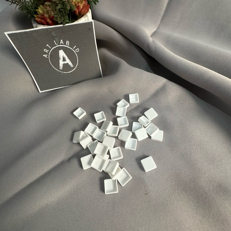 

Empty Watercolor Mini Pan