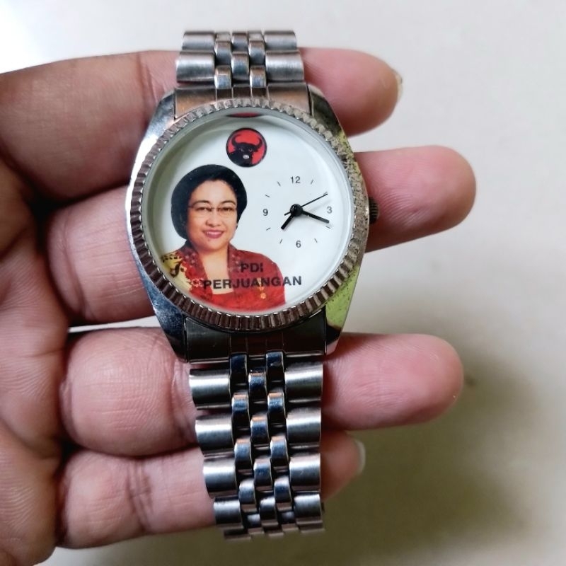 Jam Tangan Megawati Soekarno Putri PDI Perjuangan