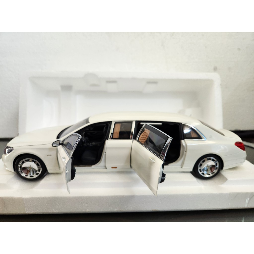 AUTOART Diecast Mobil1:18 MERCEDES LIMOUSIN