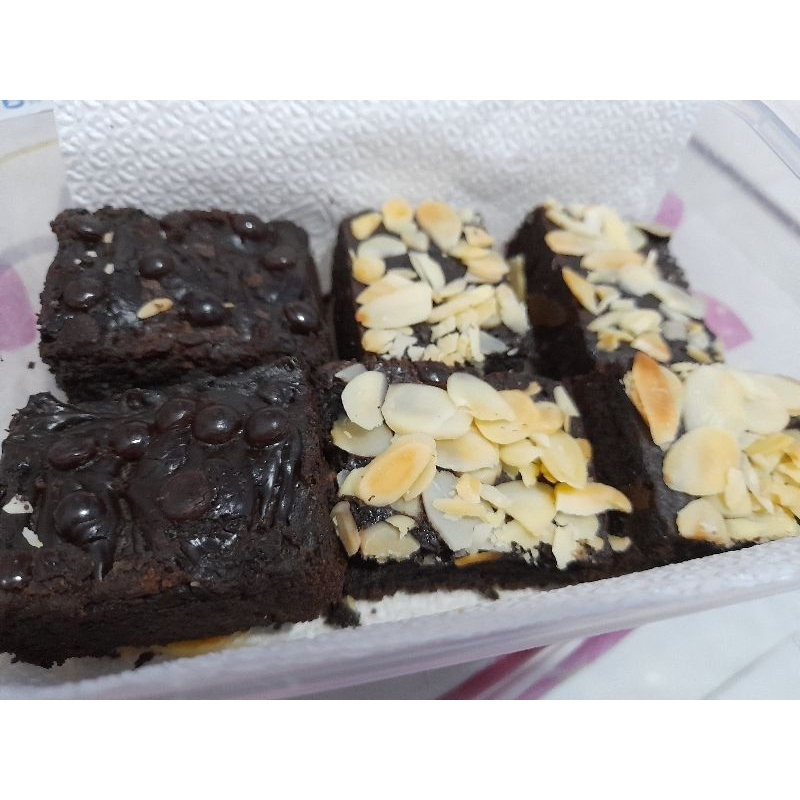 

FUDGY BROWNIES MIX FULL TOPPING 15 x 10 Orderan KHUSUS