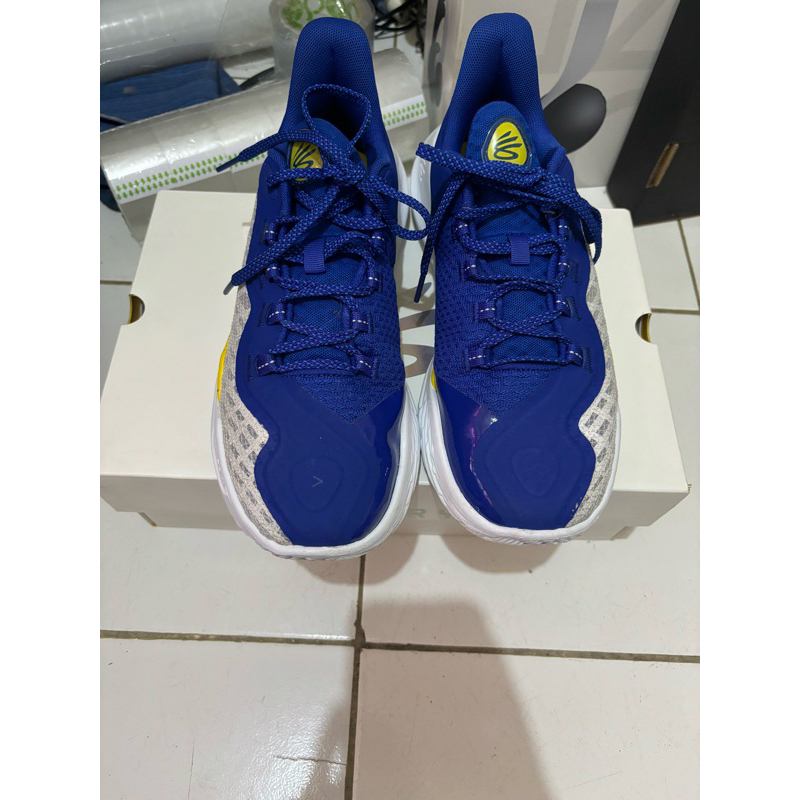 sepatu basket curry like new/second size 43