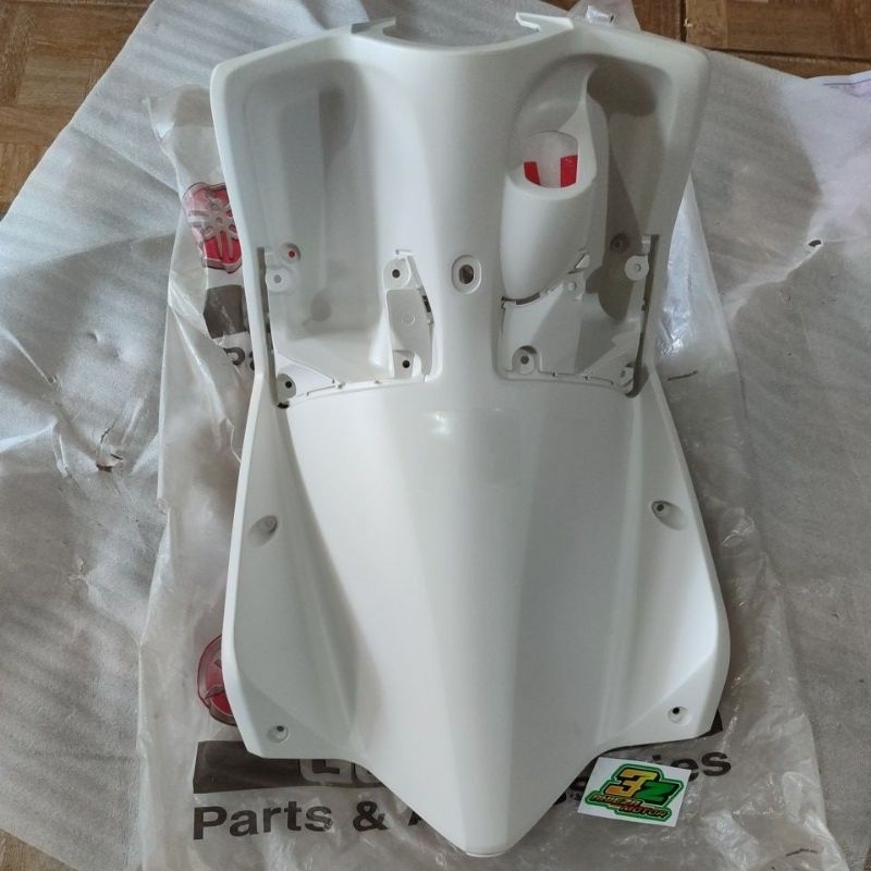 Dek legshield leksil cover kunci kontak mio soul 14D putih sw original ygp / 14D-F8312-20