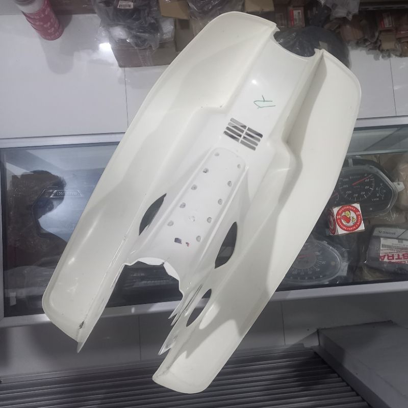 TEBENG SAYAP LEGSIL LEKSIL LEGSHIELD PUTIH HONDA ASTREA PRIMA ORIGINAL ORI ASTRA 64301-GN5-970ZA