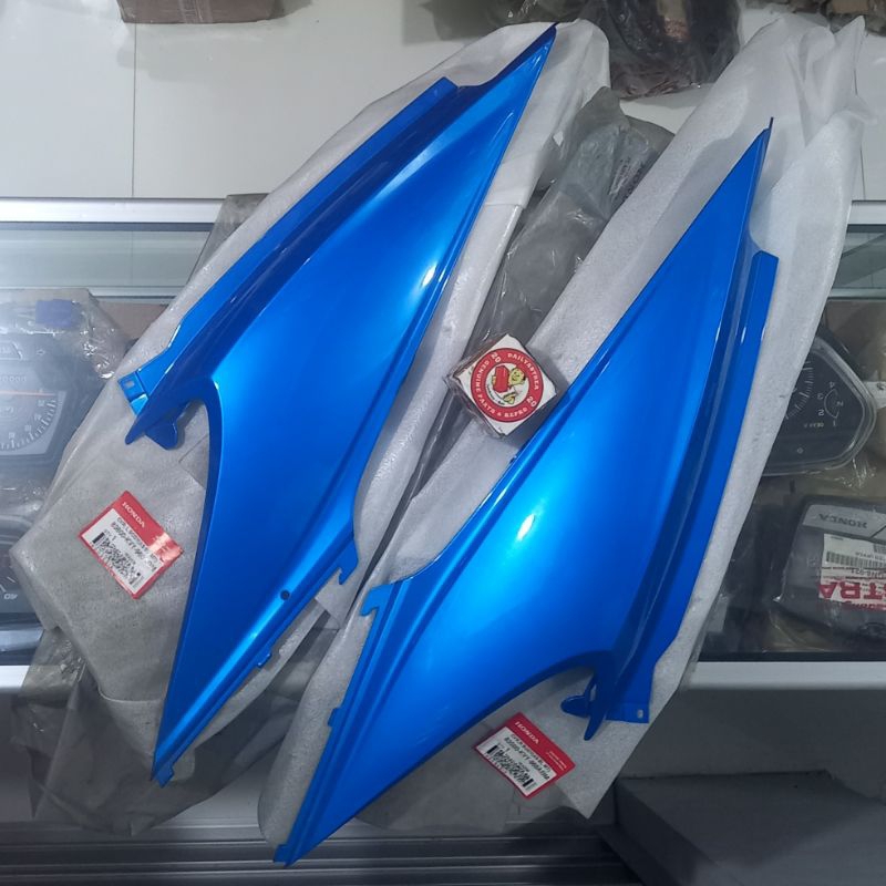 DEK COVER BODI BODY BIRU KANAN KIRI HONDA BEAT KARBU ORIGINAL ORI AHM 83500-KVY-960ABM