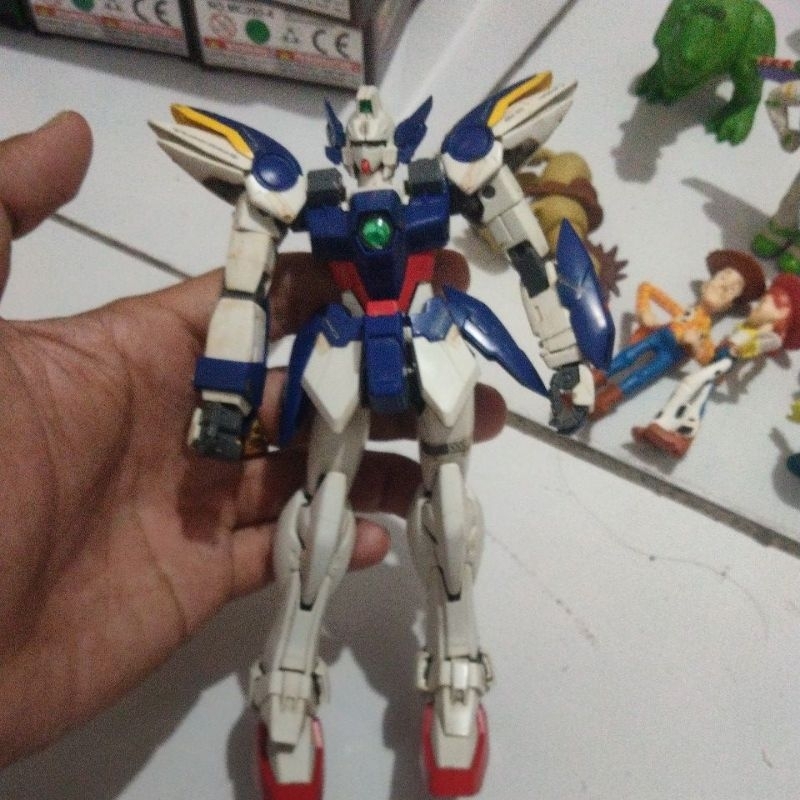Figure Robot Gundam ori Bandai artikulasi