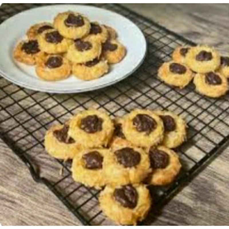 

Kue Thumbprint cheese COKLAT by isa cookies (Beli 1 toples gratis 1 pouch kue semprit/sagu)