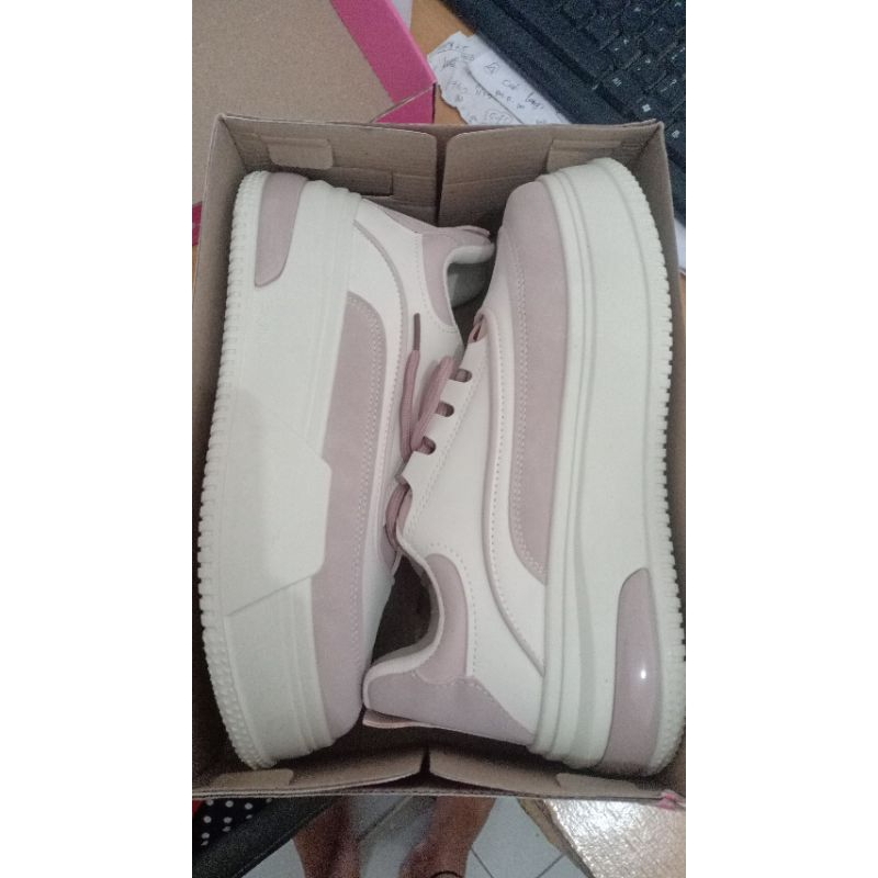 Preloved Sepatu PVN