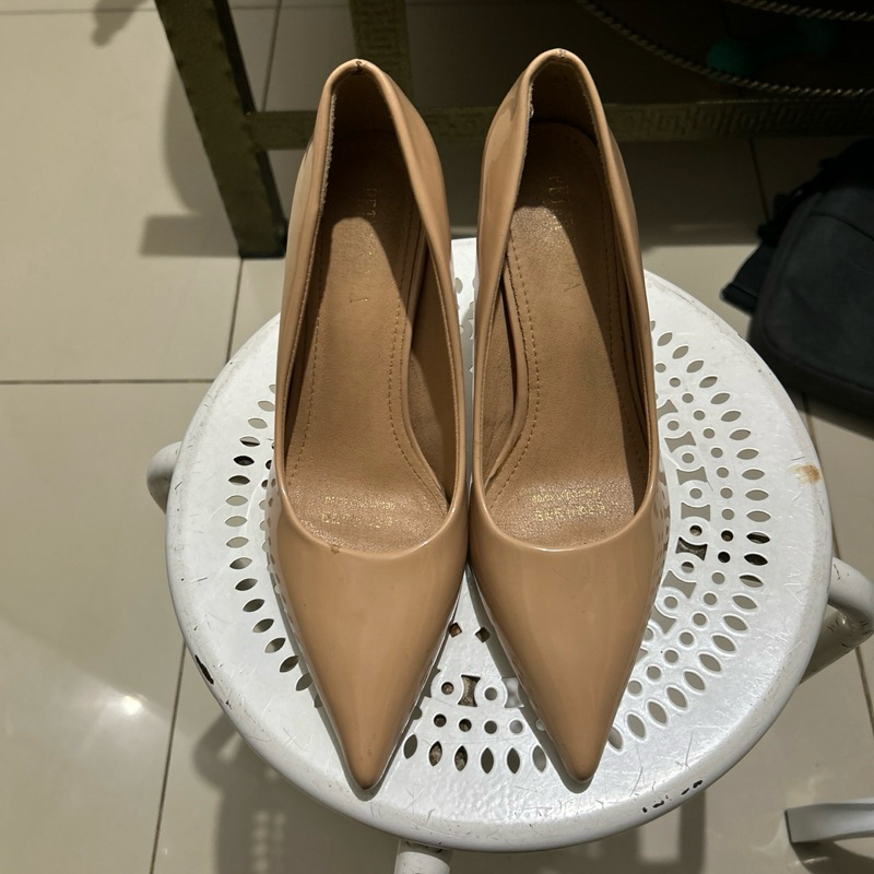Pointed Pump Heels in Nude Pink