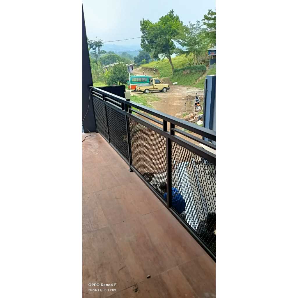 Pagar rumah, balkon, void expanded modern minimalis Bandung
