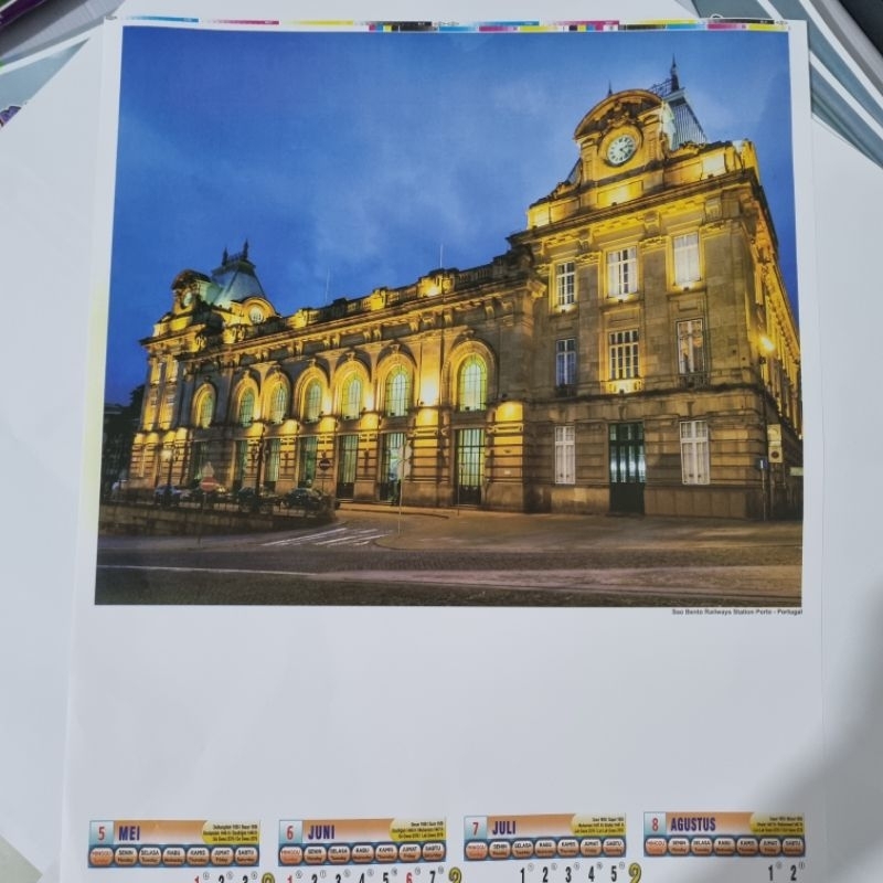

kalender dinding 2025 caturwulan 3 lembar pemandangan kota ( preorder)