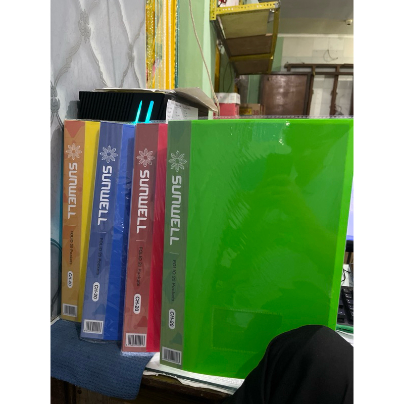 

CLEAR HOLDER SUNWELL F4 20 LEMBAR / POCKET