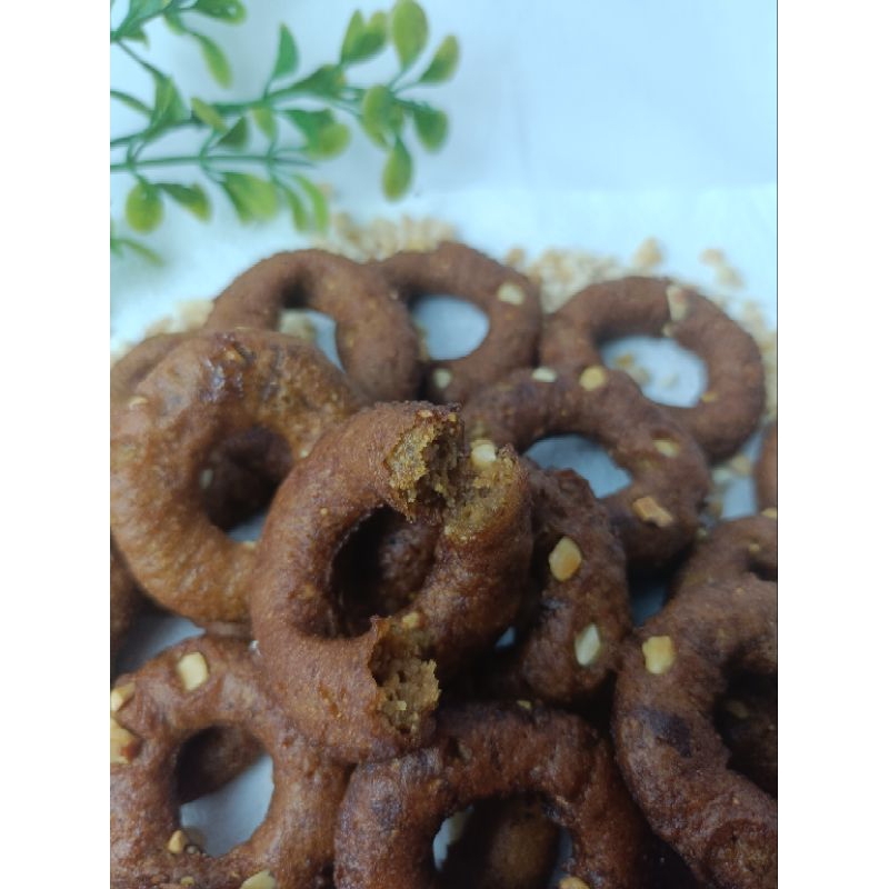 

Yuli Benuo Taka kue cincin kacang jadul lembut 1 kg