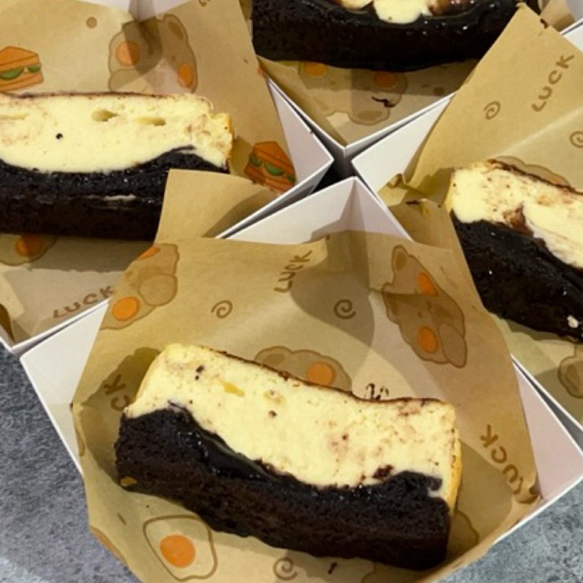 

[READY 2pcs] brownies cheesecake melt slice