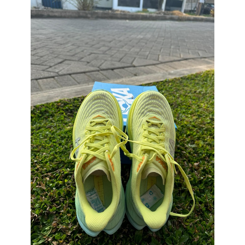 sepatu hoka preloved