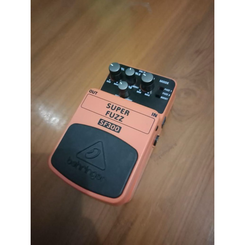 Behringer SF300 Super