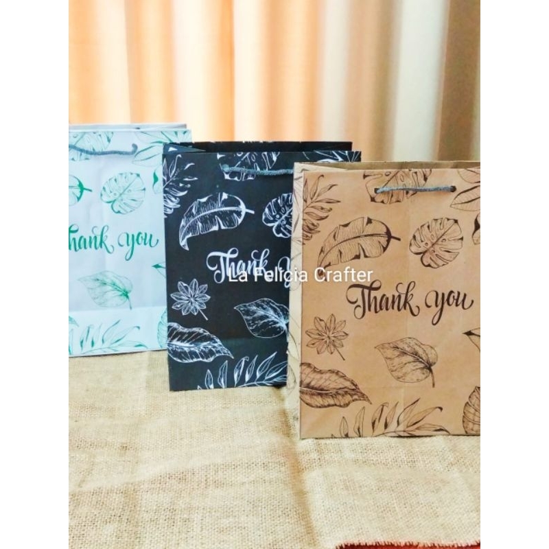 

La Felicia Paperbag Paper Bag Motif Daun 20x10x25cm/Tas Kertas/Goodie Bag/Souvenir Ulang Tahun