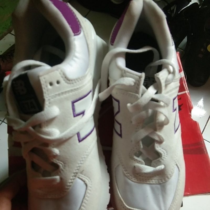 sepatu nb 574