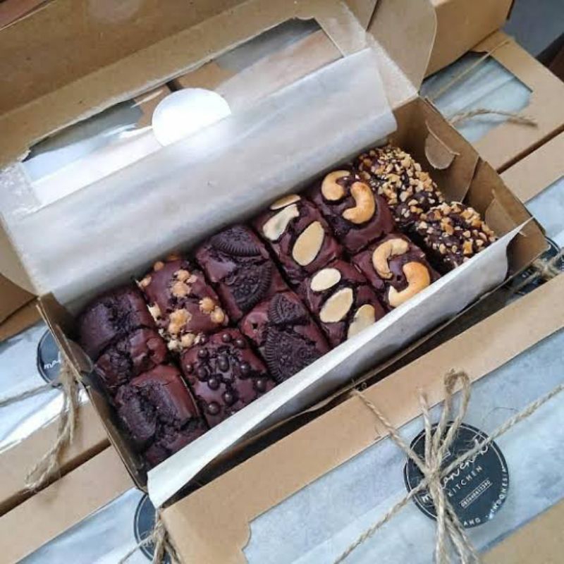 

Brownies Fudgy Sarena Cake Full Topping