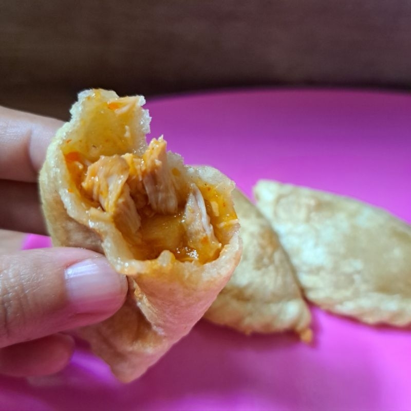 

Cireng Isi Ayam Suwir Pedas Mercon Ciwir Pedas Nampol isi 10 pcs kemasan Frozen
