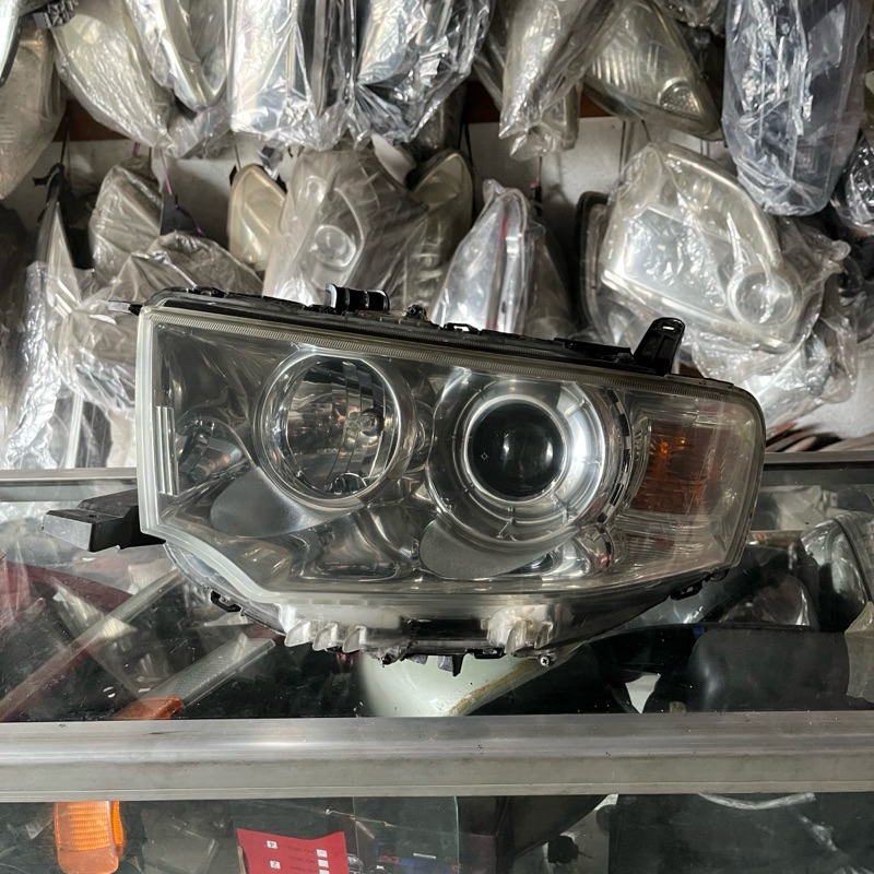 headlamp pajero sport original
