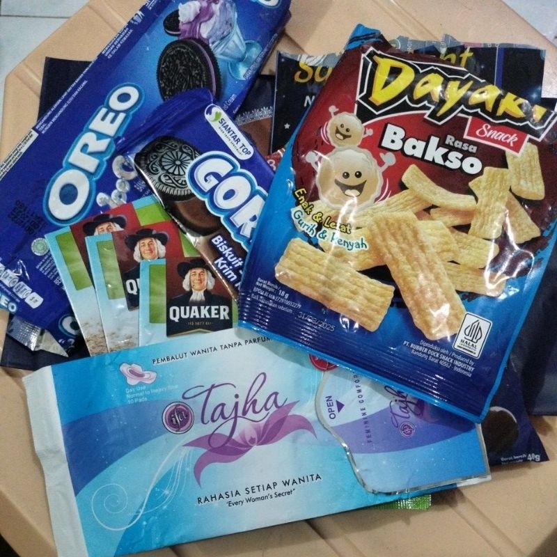

ECERAN. Bungkus Snack /Kemasan bekas NUANSA BIRU. Harga mulai @Rp.100,-. Nuansa warna lain ada di keranjang yang lainnya.