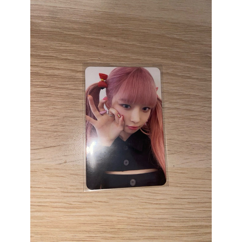 Ive Rei Official Photocard