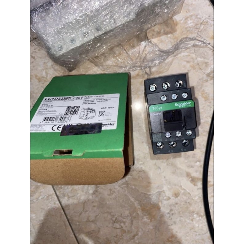 Contactor LC1D32M7 1 pcs baru .MCB 3phase IC 63A 1 pcs baru .
MCB 3phase IC 63A bekas cukup baik 1 p