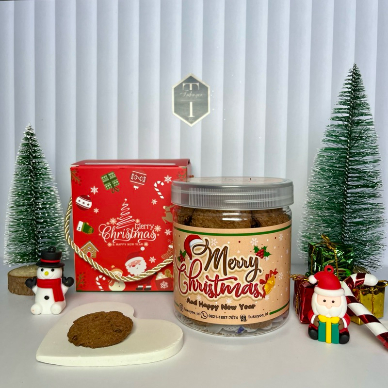 

READY STOCK! HAMPERS NATAL 2024 PAKET A Isi 1 Jar Cookies Choco Chip. FREE Box Tema Natal & Greeting Card