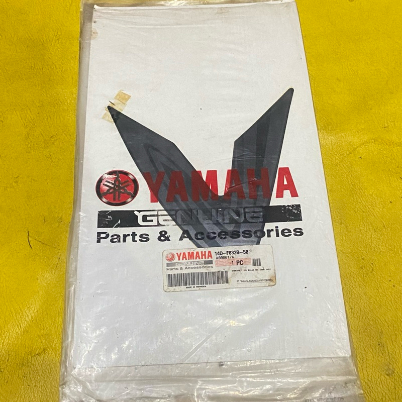 striping stiker bagian Body depan KIRI Yamaha mio soul 2008 hitam original YGP 14D-F832B-50