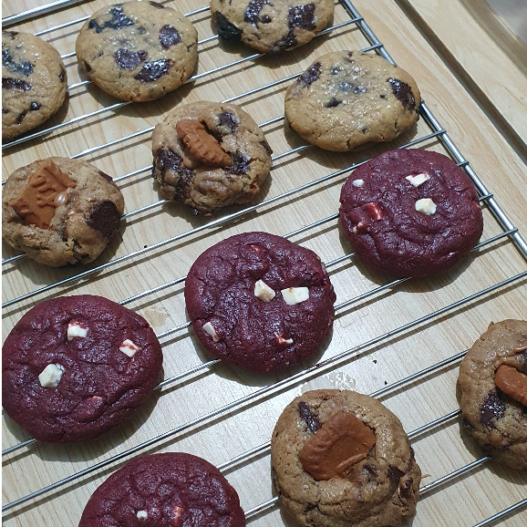 

Joyful Soft Cookies Small Size about 50 grams by Longkenong