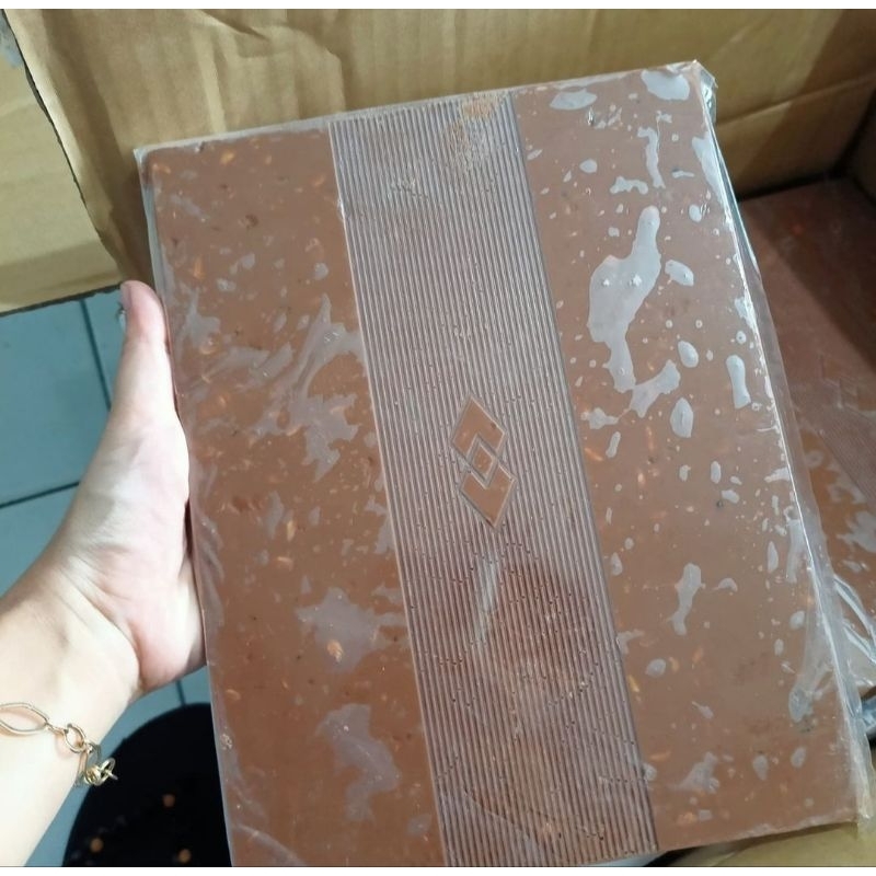 

Coklat blok silverqueen full mede & almond