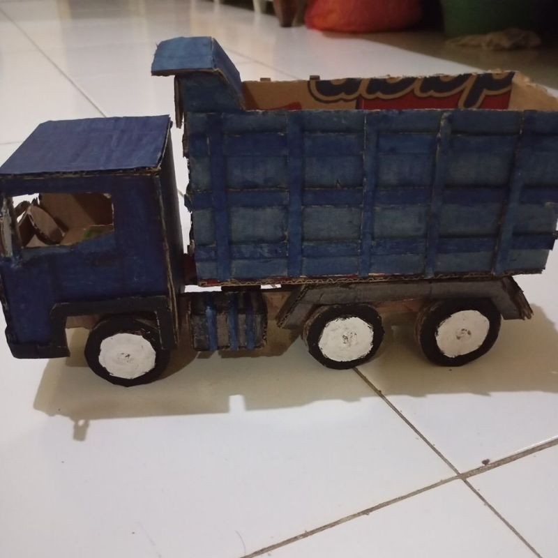 Miniatur Truk Kardus