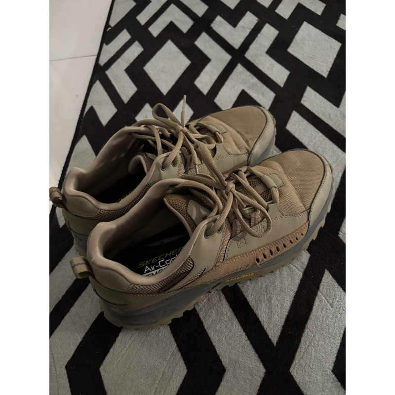 preloved sepatu skecher size 45