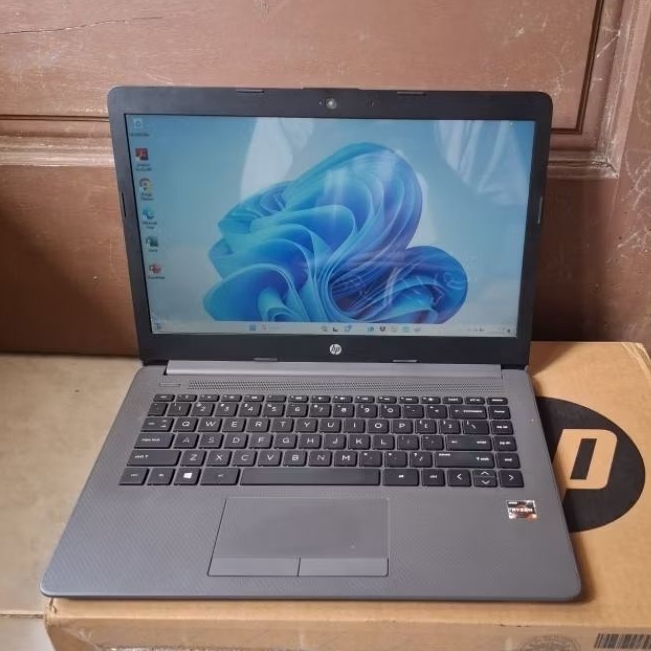 Laptop Hp 245 G7, Amd Ryzen 3 - 3300U, Amd Radeon Vega 6 Graphics, Ram 4 / 256 gb
