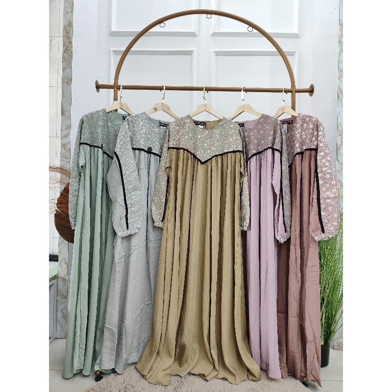 Gamis kombinasi motif bunga