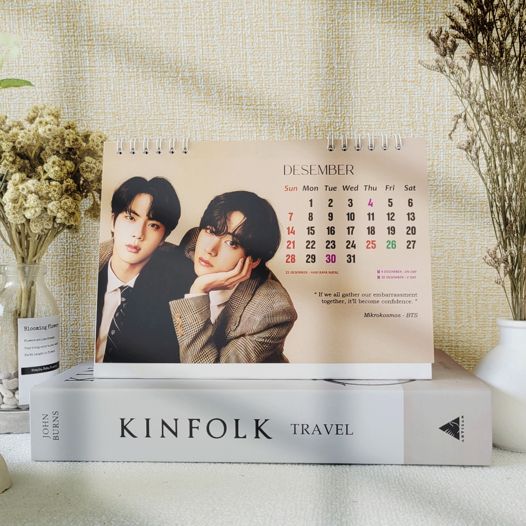 

KALENDER MEJA BTS 2025 13 LEMBAR