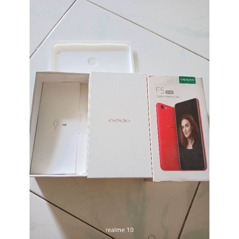 kotak Hp Oppo F5 ram 6gb