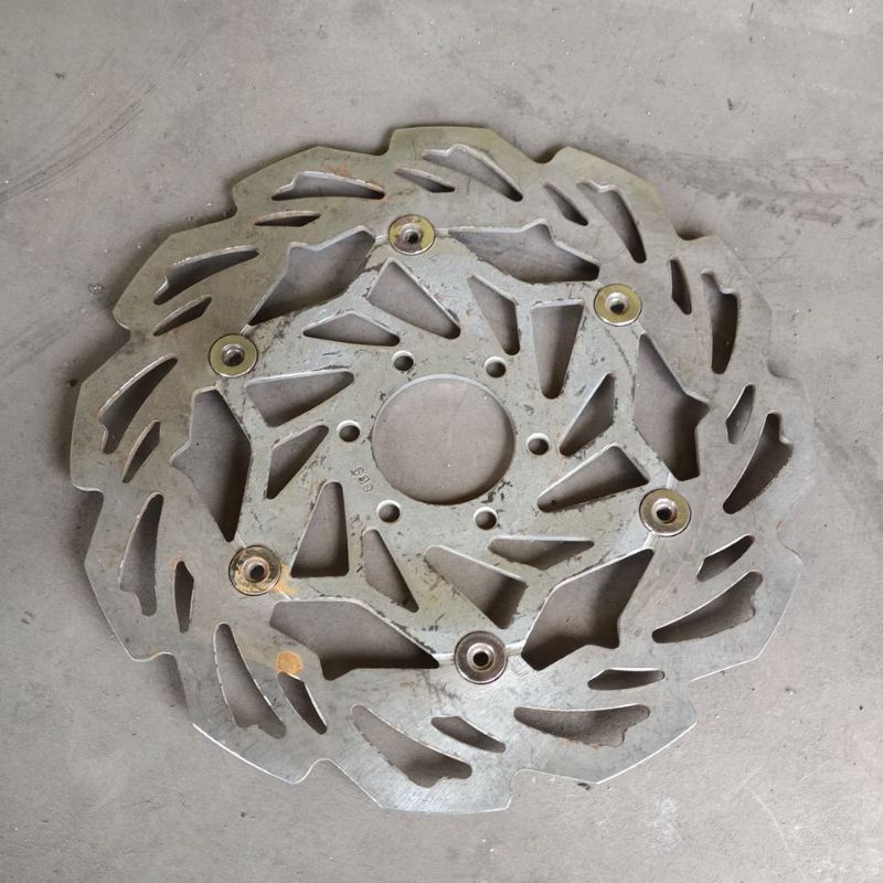 piringan lebar Tiger Revo bekas