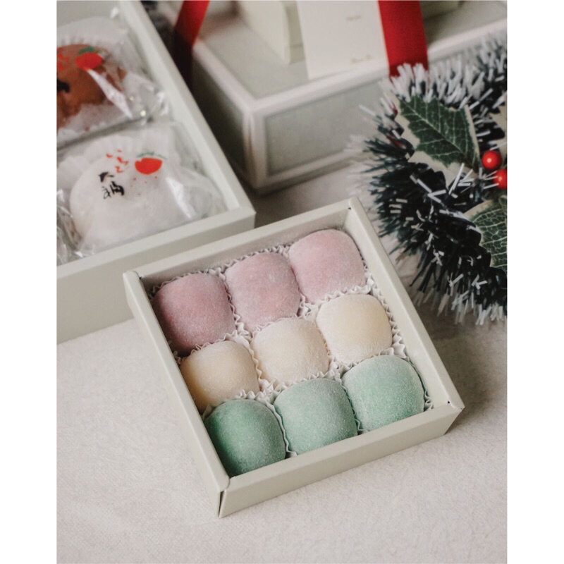 

Mochamochi Christmas Hampers C